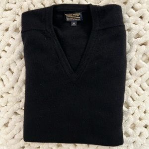 (WORN TWICE 100% hand knitted CASHMERE) Brooks Brothers V-Neck Sweater